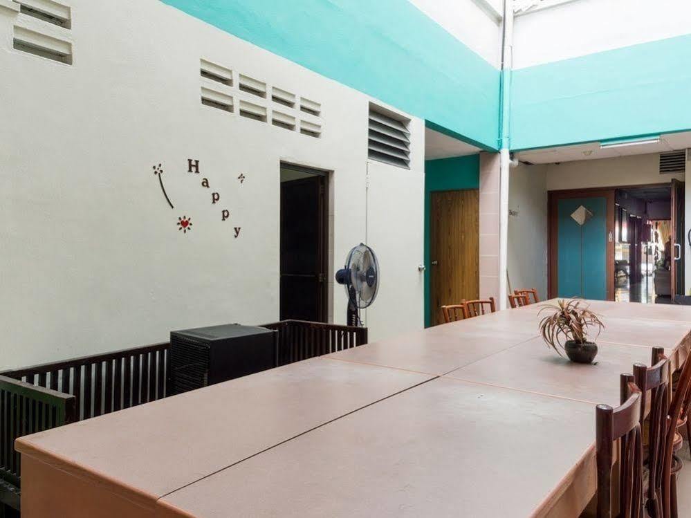 Reddoorz Near Aljunied Mrt Hotell Singapore Eksteriør bilde